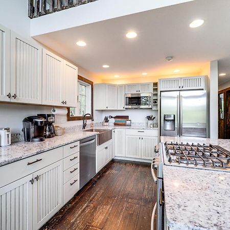 Luxe Appalachian Mountain Cabin With Hot Tub, Views Warrensville Exterior photo