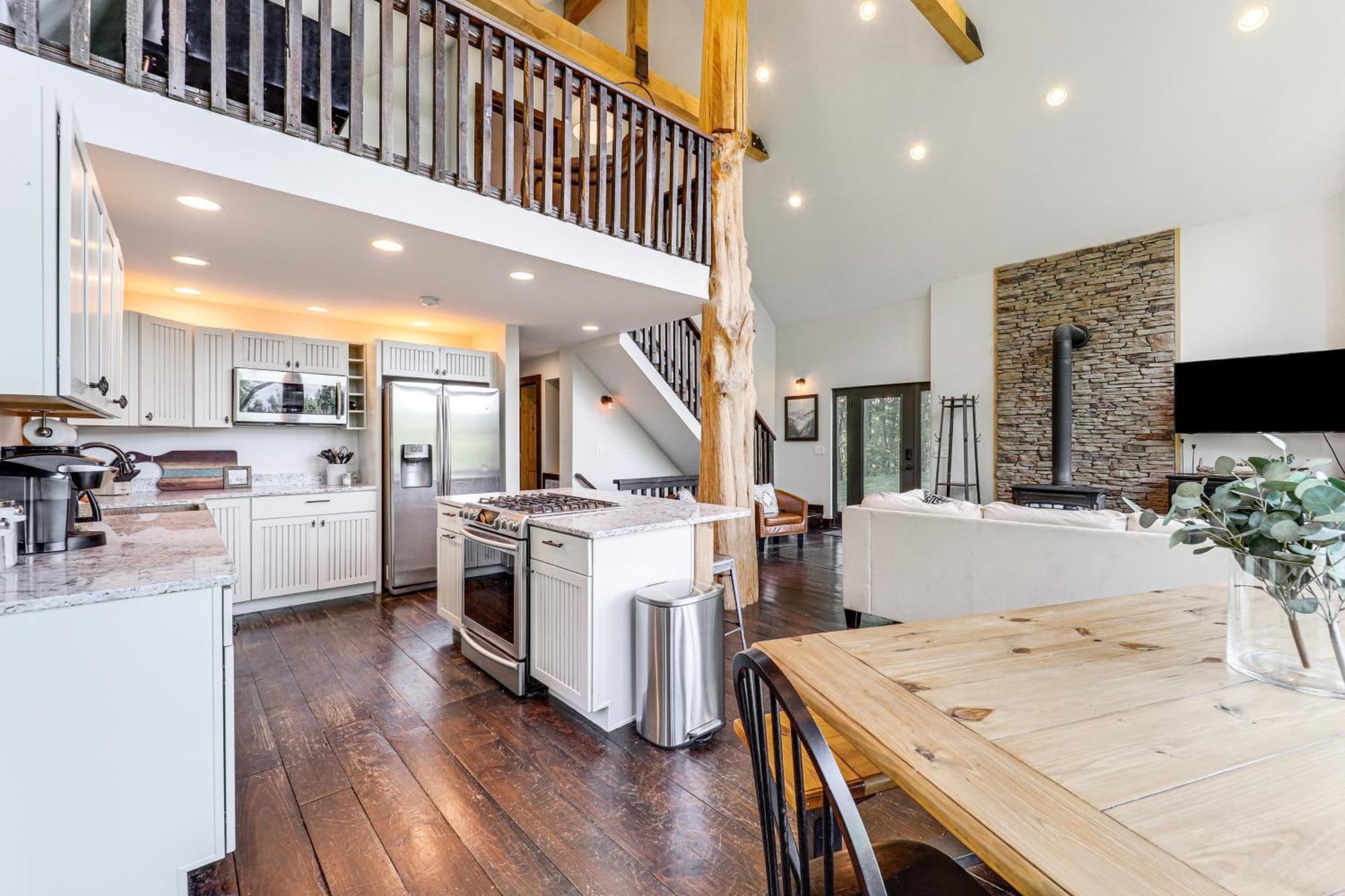 Luxe Appalachian Mountain Cabin With Hot Tub, Views Warrensville Exterior photo